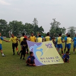Suasana pertandingan bola yang digelar Polres Mojokerto.
