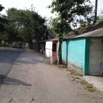 Warung dan Caffe di ruas jalan Provinsi turut Desa Malang, Kecamatan Maospati. foto: ANTON/ HARIAN BANGSA