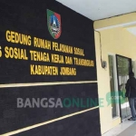 Gedung pelayanan sosial milik Pemkab Jombang di Desa Candimulyo, Kecamatan Jombang. foto: ROMZA/ BANGSAONLINE