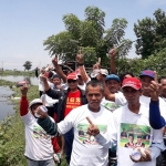 Pendiri RGS Indonesia bersama pada mancingmania se-Jatim. Foto: SYUHUD A/BANGSAONLINE