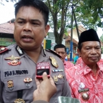 Kapolres Mojokerto Kota AKBP Puji H Wibowo ketika menyampaikan keterangan pers terkait pembentukan Satgas Anti-hoax dan SARA. foto: YUDI EP/BANGSAONLINE
