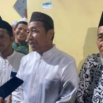 Kiai Ashadu saat diwawancarai awak media terkait Pilkada 2024.