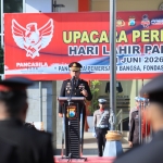 Kapolres Gresik, AKBP Ramadhan Nasution saat memimpin apel Harlah Pancasila
