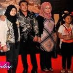 Rhoma Irama bersama isterinya, Rica Rahim dan dua puterinya. Foto: bintang online