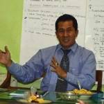 Reno Widigdyo, saat jumpa pers di Kantor DPC PKB. (foto: hadi prayitno/BANGSAONLINE)