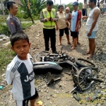 Kondisi motor korban usai disambar kereta api.