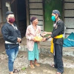 Dua perguruan pencak silat PSHT dan PSHW TM di Ponorogo kompak bagikan sembako bagi masyarakat terdampak Covid-19.