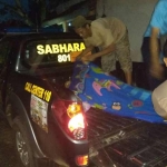 Korban saat hendak dilarikan ke rumah sakit.
