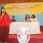 Kabid P2P Dinkes Ngawi drg. Endah Pratiwi saat menyampaikan sosialisasi Perbup No 14 Tahun 2019 tentang kawasan tanpa asap rokok.