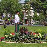 Bupati Jember, Hendy Siswanto, saat memimpin upacara peringatan Hari Santri Nasional 2022.
