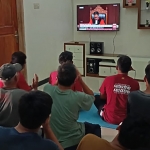 Sejumlah warga Desa Kori Ponorogo saat menggelar nobar pembacaan putusan oleh Mahkamah Konstitusi (MK).