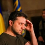 Isu spekulatif muncul dari kelompok oposisi. Presiden Ukraina Volodymyr Zelensky  diisukan lari Polandia. Tampak Zelensky mengikuti wawancara Reuters di Kiev, Ukraina, 1 Maret 2022. Foto/REUTERS/Sindonews.com