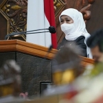 Gubernur Jatim, Khofifah Indar Parawansa, saat menyampaikan LKPJ 2021.