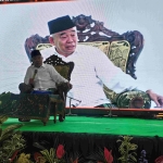 Prof Dr Asep Saifuddin Chalim, MA, saat menyampaikan sambutan dalam acara Haflah Akhirussanah Pondok Pesantren Amanatul Ummah Jalan Siwalankerto Utara Surabaya, Jumat (12/6/2026). Foto: Mas