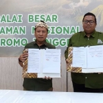 Penandatangan MoU Pengelolaan Jembatan Kaca Bromo antara BBTNBTS dengan CV. Sinergi Permata Semesta.