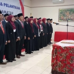 Bawaslu Situbondo saat melantik puluhan anggota panwascam untuk Pemilu 2024.