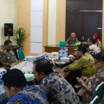 Proses pencetakan SPPT PBB-P2 2019 yang dihadiri Sekda dan pimpinan OPD.