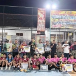 Para juara turnamen voli yang digelar Kodim 0811/Tuban saat TMMD ke-128.

