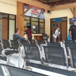 Suasana ruang tunggu Kantor Imigrasi Pamekasan. foto: ERRI S/ BANGSAONLINE