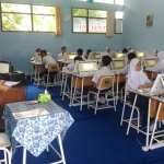 Situasi UNBK di SMPN 6 Malang, Senin (23/04).