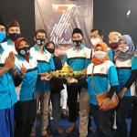 Pengurus Grup Facebook Wong-Wong Ngadiluwih. (foto: MUJI HARJITA/ BANGSAONLINE)