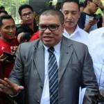 Razman Nasution, pengacara Bupati Rokan Hulu Suparman usai mendampingi kliennya di periksa KPK, Selasa (10/5). foto: rakisa/ BANGSAONLINE 
