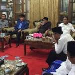 Pertemuan Bupati dan Wakil Bupati serta Ketua DPRD dan ulama Madura untuk membentuk Provinsi Madura di rumah Dinas Bupati Pamekasan, Senin (3/10). foto: Taufiqurrahman/ KOMPAS.com