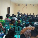 Pertemuan Bonek dan PSHT di Makoramil Semampir. 