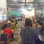 Komunitas Super W saat nobar laga laga final sepak bola Sea Games 2019 antara Indonesia melawan Vietnam, Selasa, (10/12/2019) tadi malam.