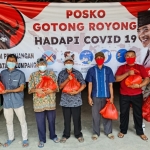 Pendirian posko gotong-royong oleh DPC PDIP Tuban di setiap kecamatan untuk membantu meringankan beban masyarakat terdampak pandemi Covid-19.