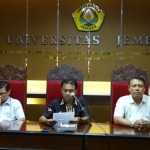 Kepala Humas Unej Agung Purwanto saat konferensi pers di Gedung Rektorat Unej, Selasa (26/11/2019).