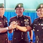 Dari kiri-Letkol Arm Muridan, Kolonel Inf Bangun Nawoko serta Dandim baru 0818 Letkol Inf Ferry Muzawwad.
