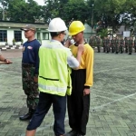 Upacara pembukaan peserta diklat PT. UTSG di Kodim 0811 Tuban. foto:  GUNAWAN/ BANGSAONLINE