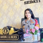 Kapolsek Sedati Iptu Agnis J Manurung saat berada di ruang kerjanya.