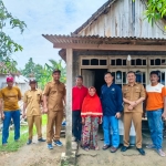 Hery Suyatnoko bersama OPD terkait saat mendatangi rumah warga yang rusak akibat hujan deras