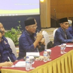 Ketua DPW Partai NasDem Jatim, Rendra Kresna (tiga dari kiri), Kepala Bappilu, Ipong Muchlissoni (dua dari kiri) saat rakor Bappilu. Foto: Didi R/BANGSAONLINE