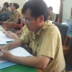 Joko Widodo saat mengikuti Rapat Banggar di gedung DPRD. foto: HERMAN/ BANGSAONLINE