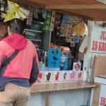 Wartawan saat mencoba mengonfirmas di rumah terlapor