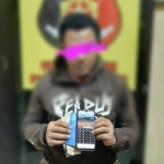 Suyoto alias Ete selaku pengecer togel online yang berhasil diamankan Unit Reskrim Polsek Sukorejo.