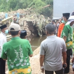 Jembatan di Ngerong yang putus usai diterjang banjir.