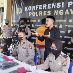 Polres Ngawi saat menggelar rilis pers hasil ungkap kasus pelaku pembunuhan.