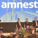 Pakde Karwo melaporkan perkembangan perekonomian Jatim kepada Presiden RI pada Sosialisasi Program Amnesty Pajak di Convention Hall Grand City Surabaya.