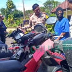 Kapolres Bojonegoro, AKBP Wahyu Sri Bintoro saat merilis pelaku berinisial PRN 45 tahun warga Desa Kuncen, Kecamatan Padangan. foto: EKY NURHADI/ BANGSAONLINE