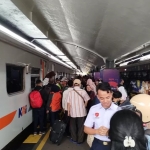 Suasana peron Stasiun Malang