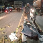 Jenazah korban sebelum dievakuasi petugas.