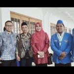 Ari Kusuma (dua dari kiri) bersama Lia Istifhama dalam sebuah acara PMII. foto: istimewa