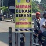 Imbauan Polres Nganjuk di beberapa traffic light.