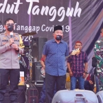 Bupati Lamongan Fadeli didampingi Kapolres dan Dandim saat meresmikan dangdut tangguh. (foto: ist.)