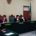 Sidang kasus pembakaran mobil penyanyi dangdut Via Vallen dengan agenda pembacaan tuntutan di Pengadilan Negeri Sidoarjo.