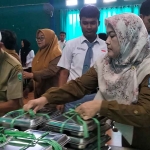 Distribusi MBG atau Makanan Bergizi Gratis di SMAN 2 Batu.